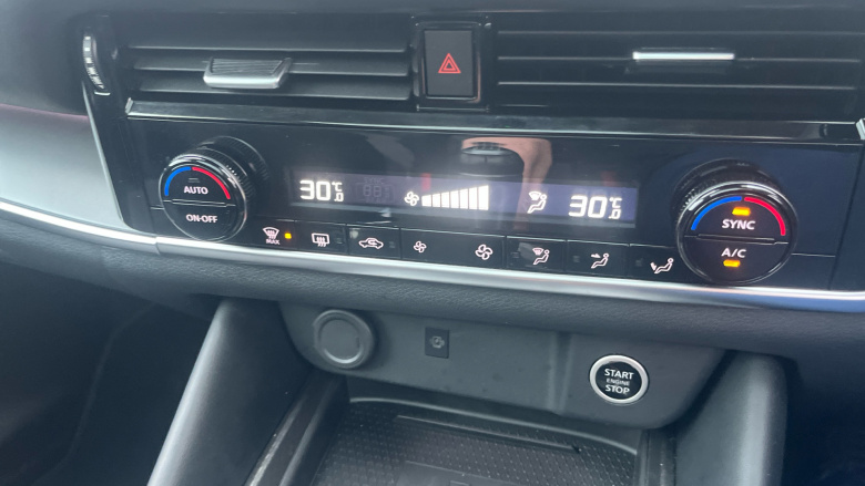 Nissan Qashqai 1.3 DiG-T MH N-Connecta 5dr Petrol Hatchback